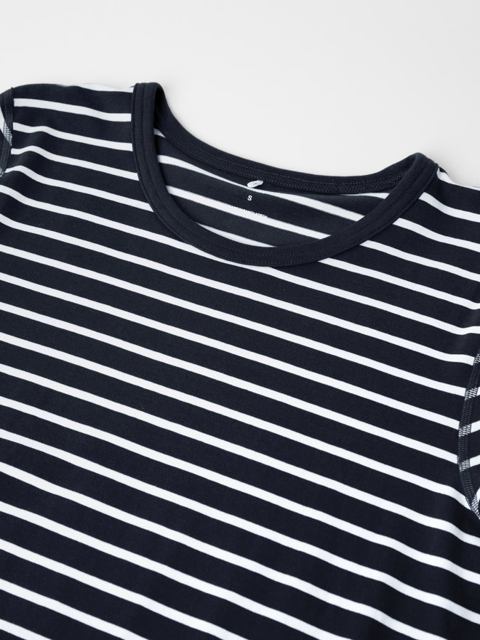 Vuxen nattlinne randigt Vuxen nattlinne randigt