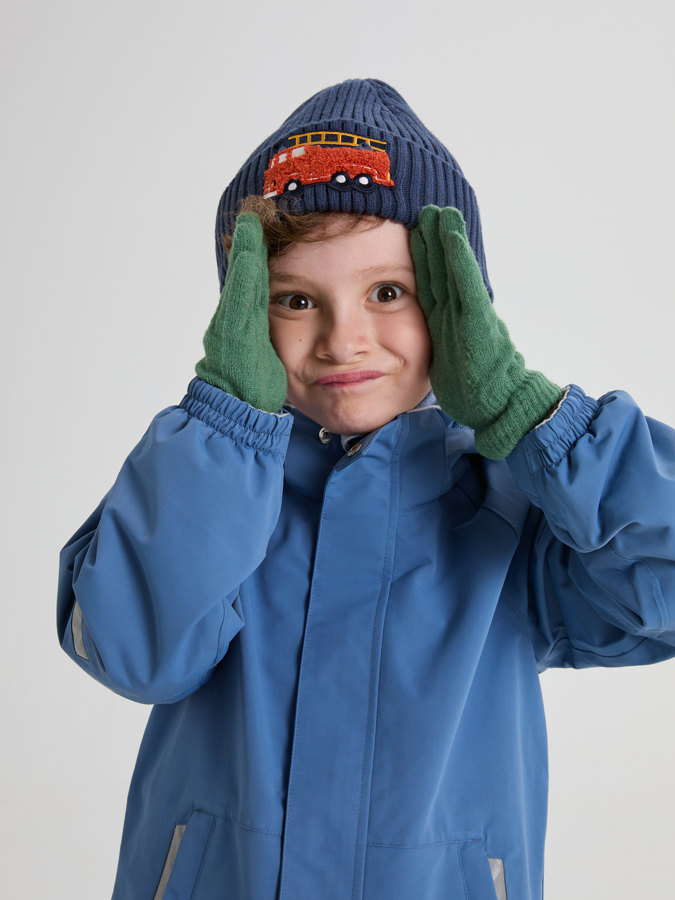 Ribbstickad mössa med applikation Ribbstickad mössa med applikation