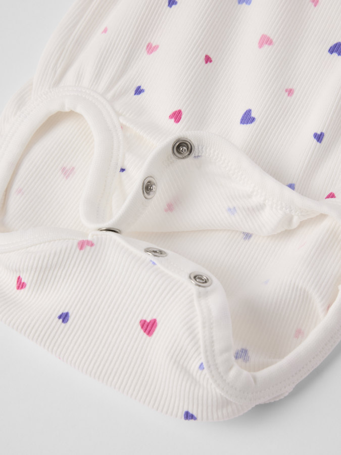 Ribbad body hjärtan