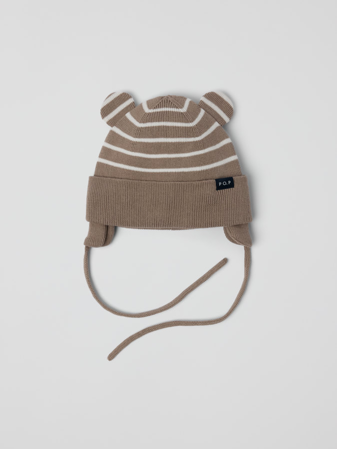 Stickad mössa med öron randig