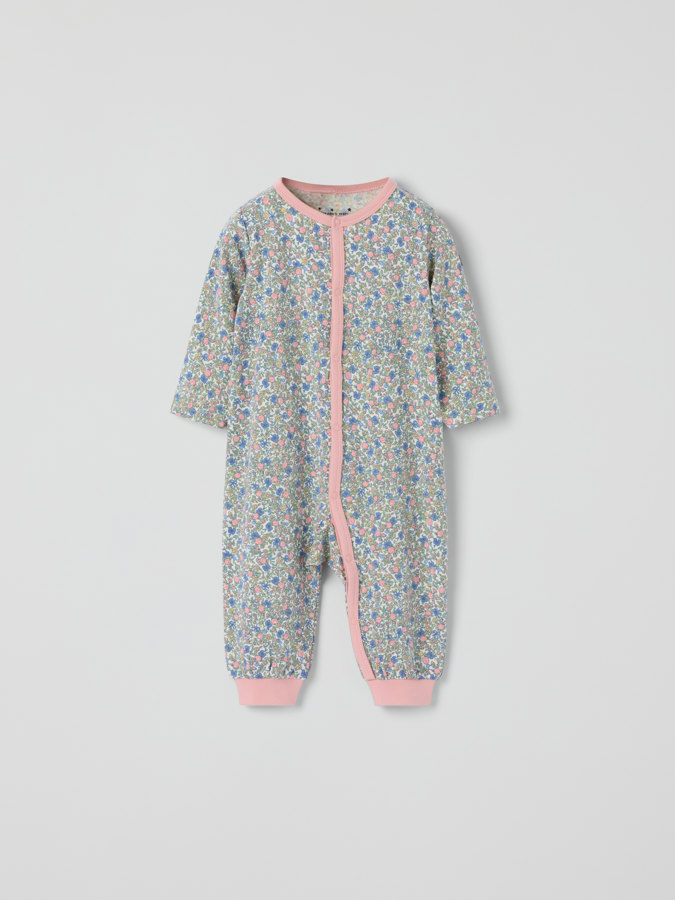 Pyjamasoverall blommig Pyjamasoverall blommig