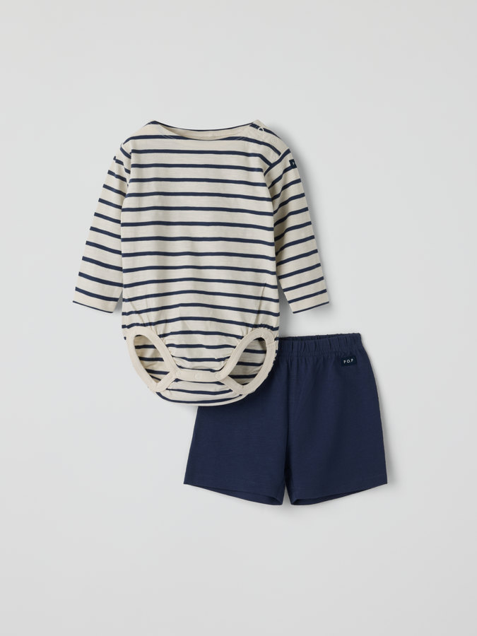 Set med body och shorts