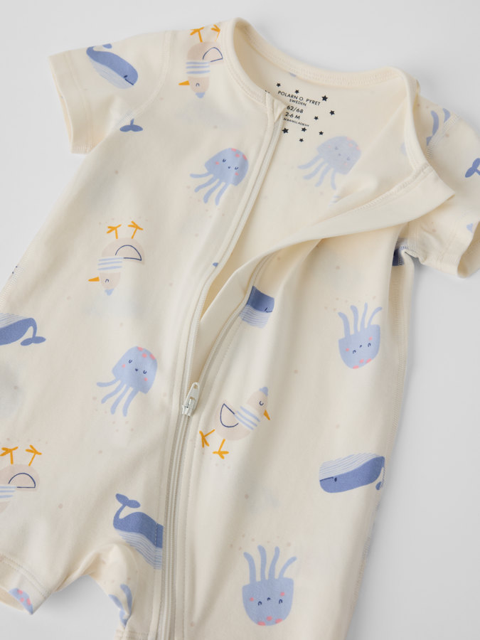 Kortärmad pyjamasoverall fiskar