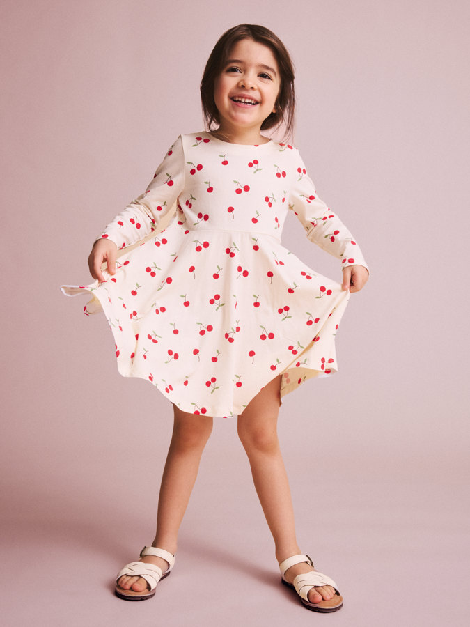 Långärmad snurrklänning körsbär