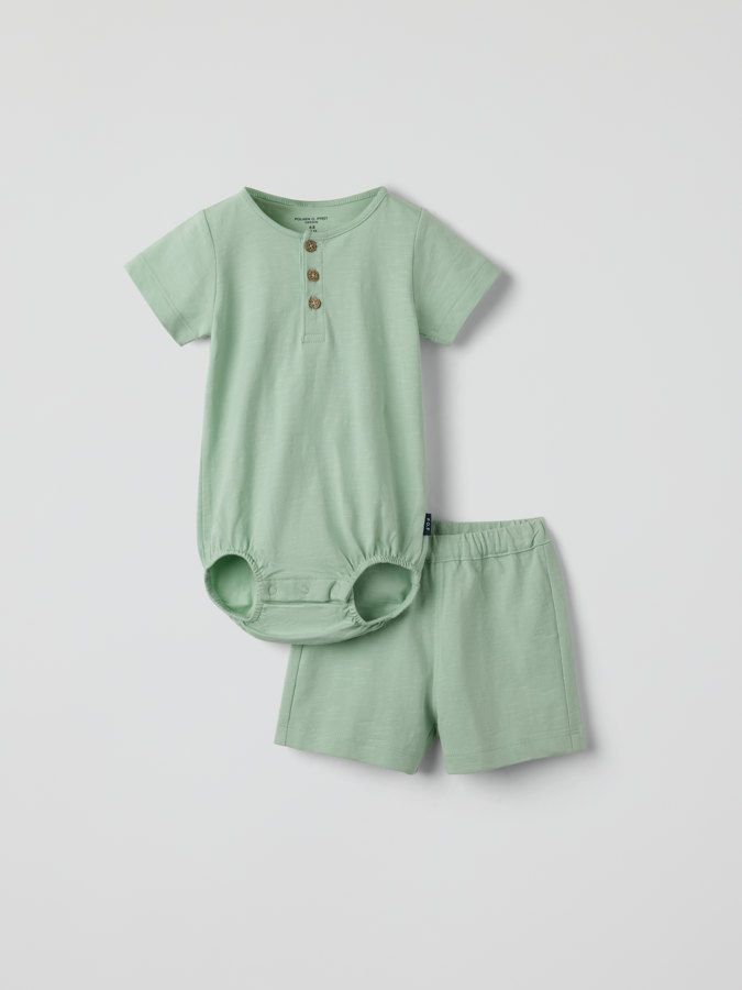 Set med body och shorts
