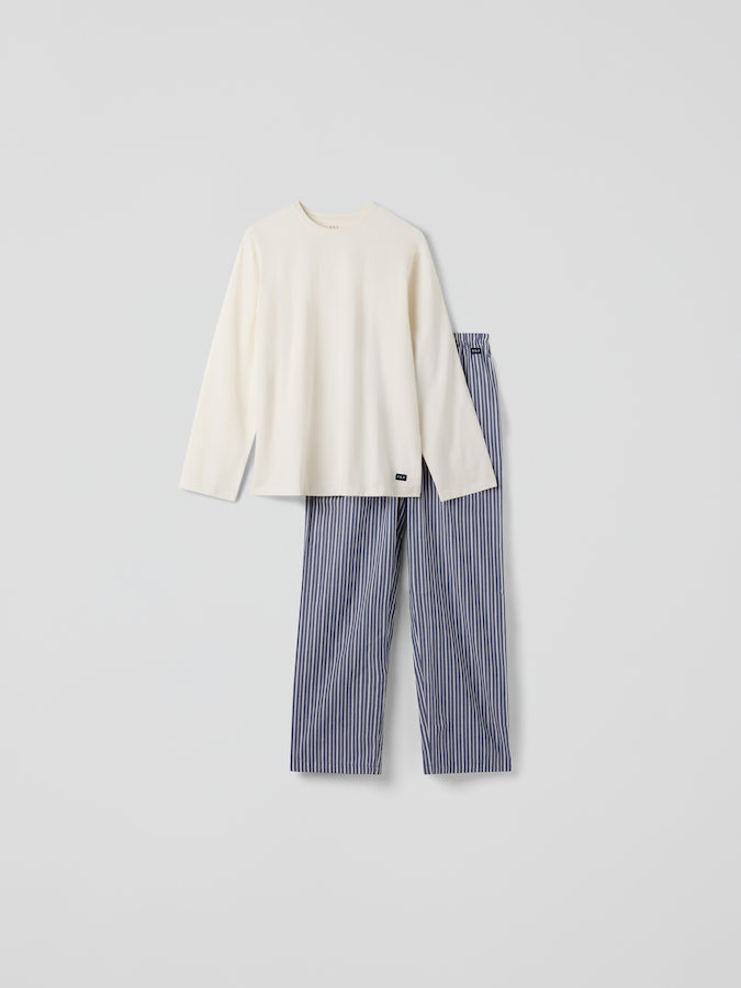 Pyjamas enfärgad vuxen