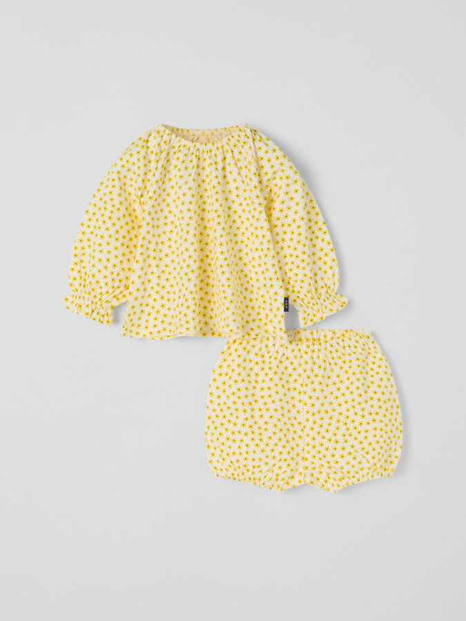Set med blus och shorts